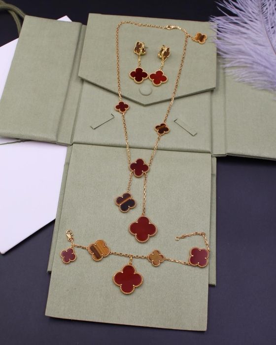 VCA Magic Alhambra Carnelian & Tiger eye колие