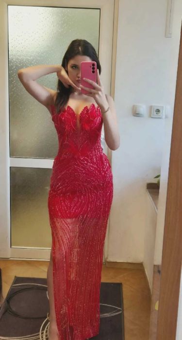 Абитуриентска червена рокля