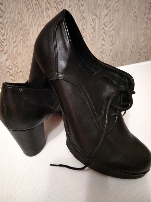 Продаю женскую обувь ботильоны