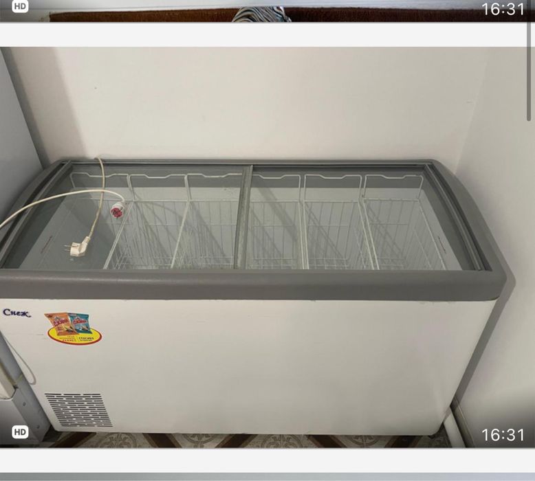 Продается магазинный морозильник