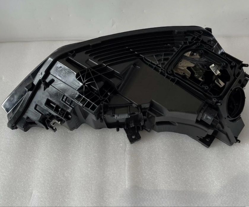 Десен фар Ауди А8 С 8 Матрикс Audi D5 S8 A8 Matrix  2018-2022 4N0941036