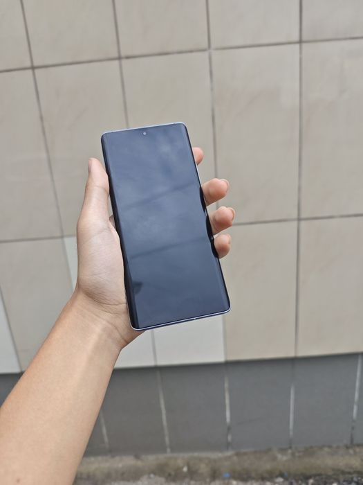Продам vivo x90  256