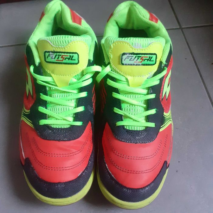 Vand adidasi fotbal Lotto Futsal originali, 42, pret 80 lei