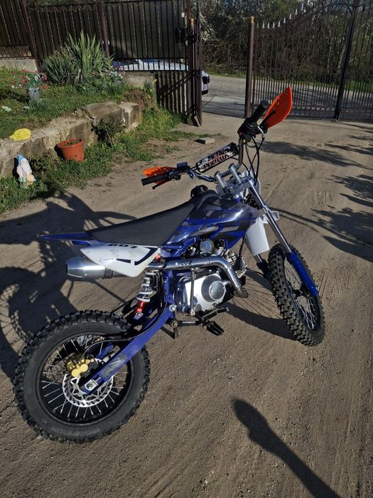 Vând cross / dirt bike 125cc (aprox.) – mai multe detalii la tel