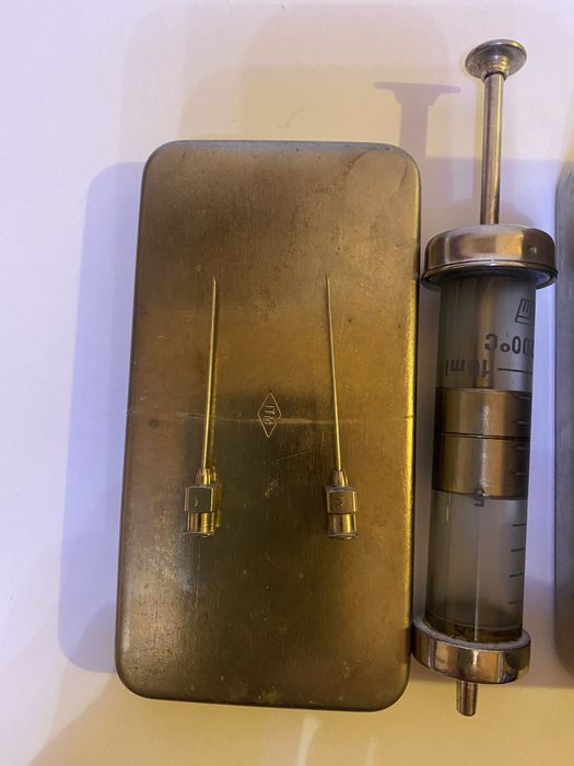 Serincă la cutie vintage