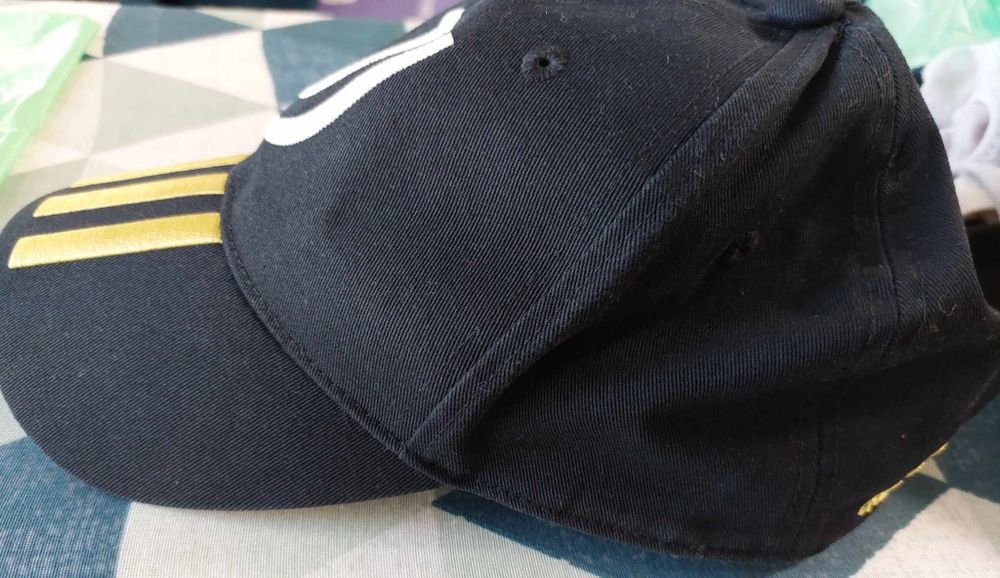 Оригинална шапка Adidas с козирка Juve Bb Cap