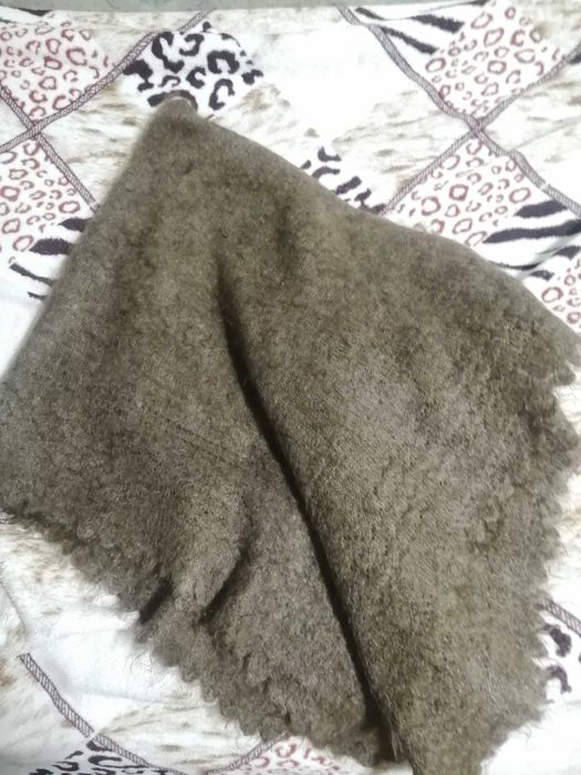 Платок Пуховый коричневый  платок б\у