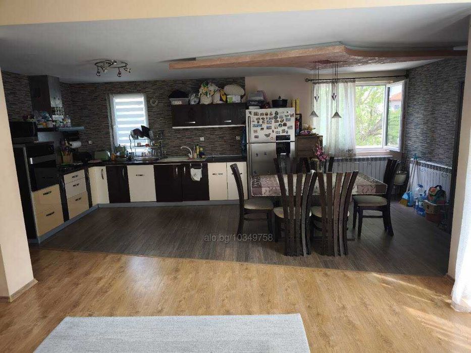 Продава се Къща в с. Брестник, Област Пловдив - 280 кв.м за 1536 €/кв.м - Снимка #1