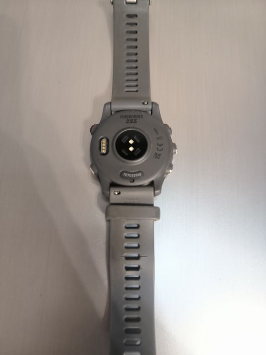 Часы Garmin Forerunner 255