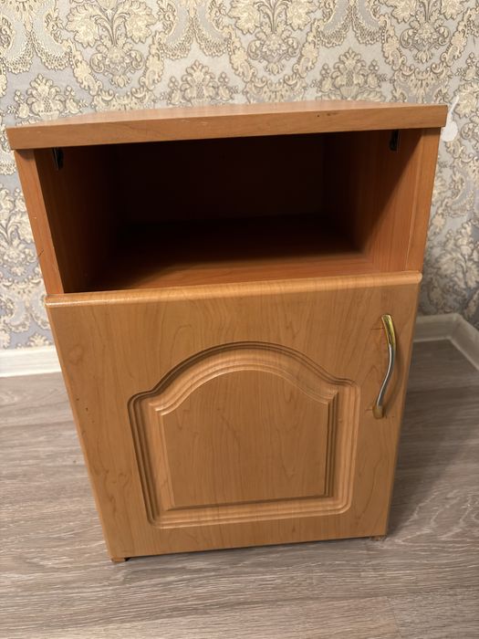 Прикроватная тумбочка