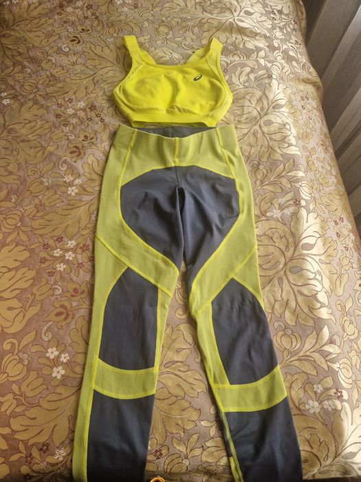 Продам спортивный костюм