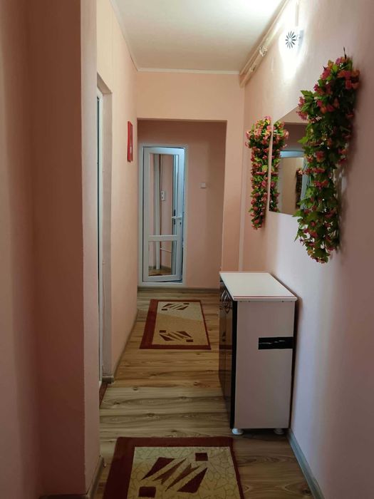 vanzare apartament decomandat cu doua camere, etajul trei