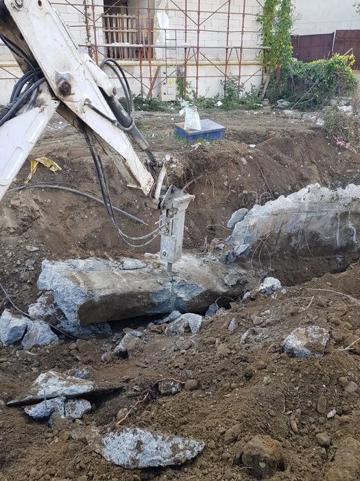 Inchiriez buldoexcavator buldo cu lame,  furci descarcare paleți ,pico