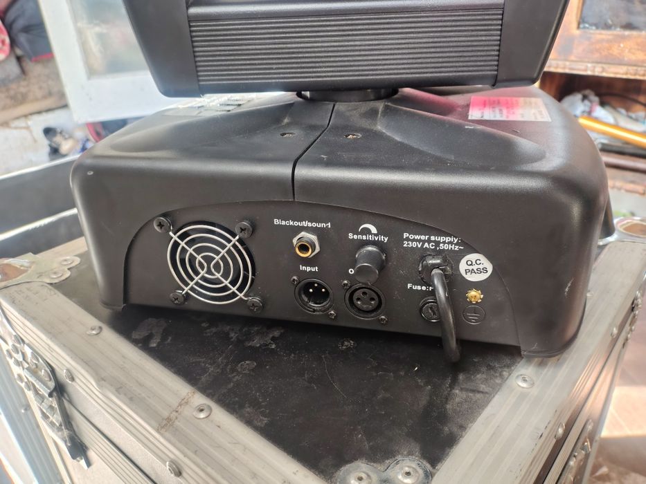 American DJ (ADJ) DJ Spot 300 – cap mobil tip moving head spot pentru iluminat de scenă și evenimente.