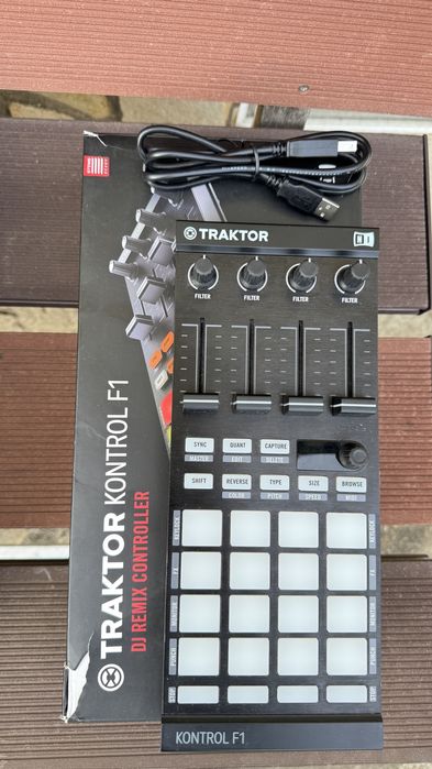 Продавам Native Instruments Traktor Kontrol F1