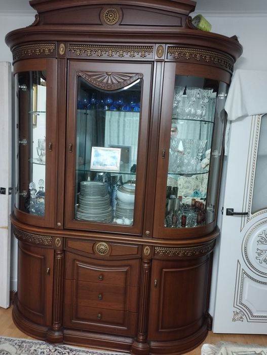 Продам шкаф горка для гостиной или зала размер 2300х1700×500 в хорошем
