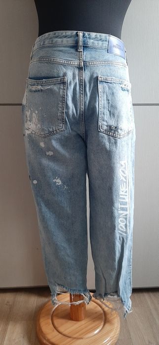 Blugi cu rupturi 40 Bershka