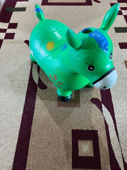 Beshik, samokat, rolik va eshakcha arzon narxga beriladi