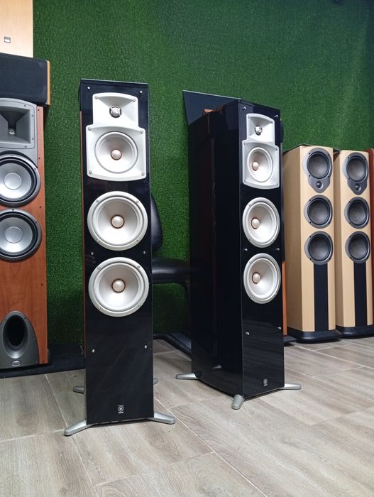 Тонколони YAMAHA NS-555 Black piano liqueur