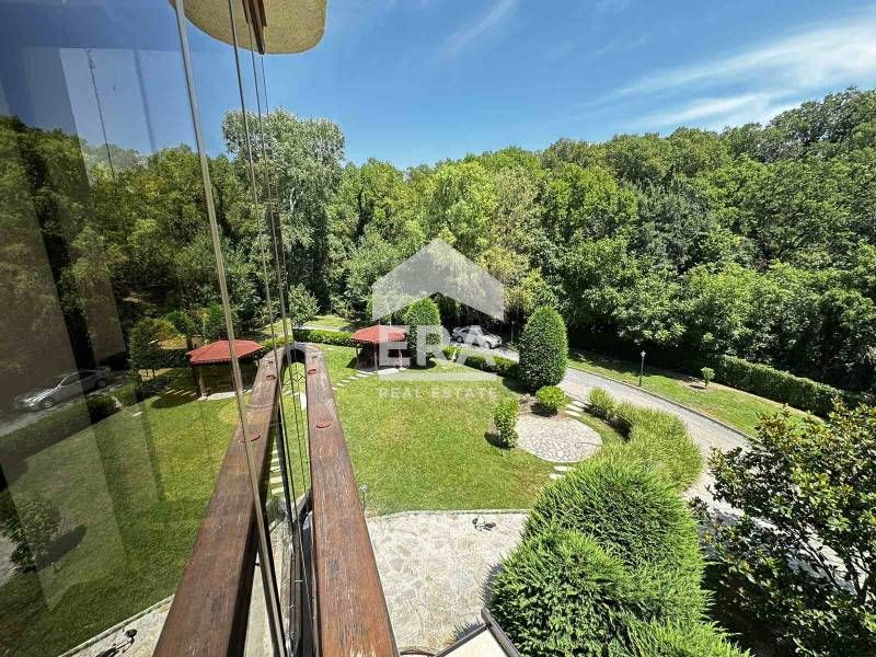 Продава се Тристаен апартамент в Варна, Бриз - 132 кв.м за 2500 €/кв.м - Снимка #3