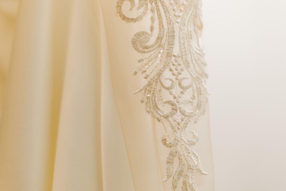 Rochie mireasa tafta si dantela