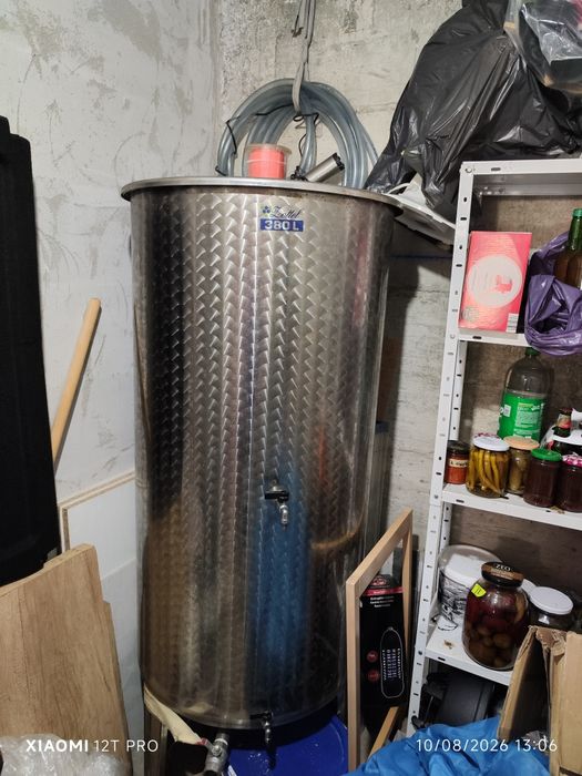 Vand Cisterna inox alimentar (18/10) 380 L pt fermentare/pastrare vin fund inclinat 3 robineti