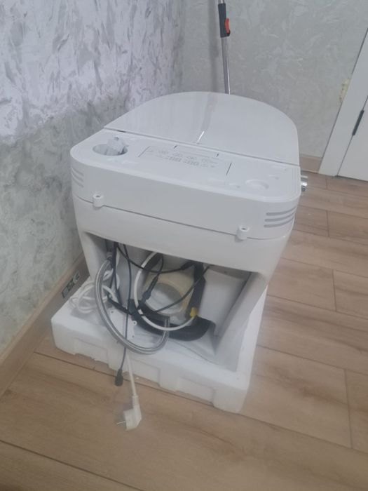 Умный унитаз с функцией биде