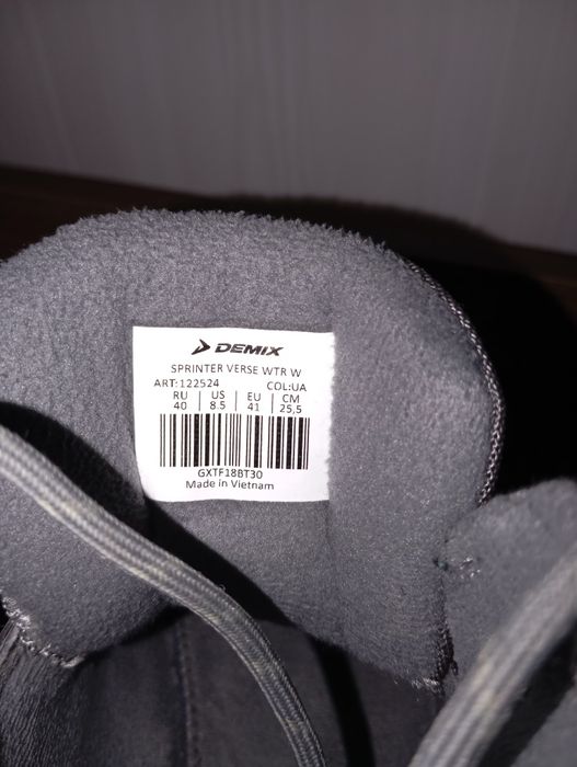 Кроссовки демисезонные продам