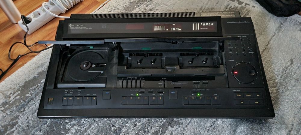 Sistem audio Hitachi, amplificat, cu radio, dublu deck si cd, raritate