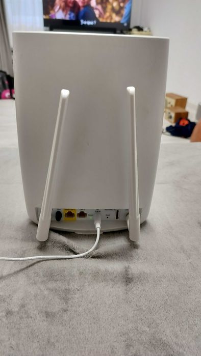 Router wireless cu SIM Netgear Orbi LBR20 Tri-Band Mesh 2.2Gbps Cat.18