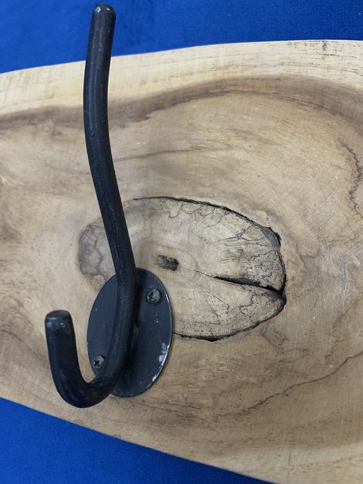 Закачалка от дърво