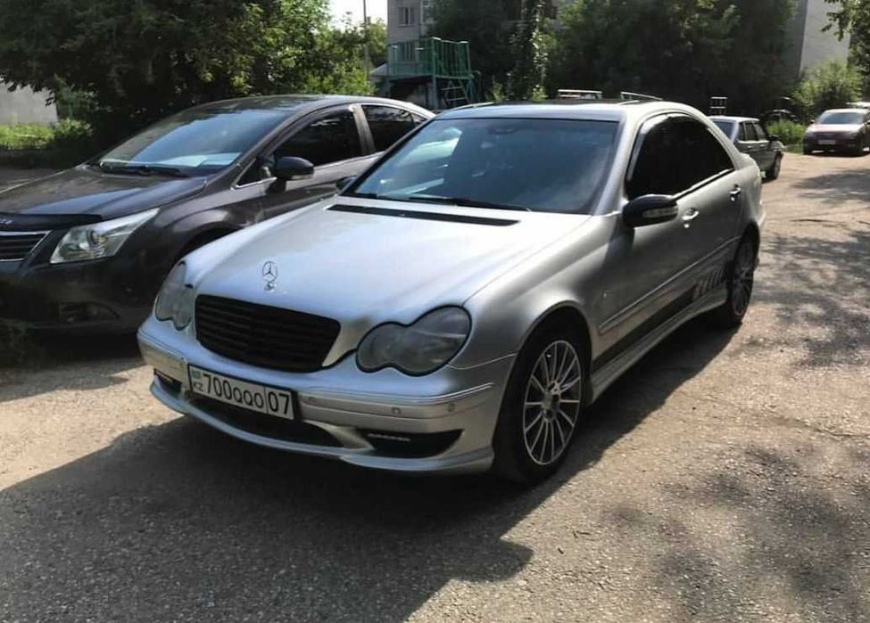 Бампер Мерседес W203 стиль АМГ Mercedes-Benz W203 AMG C32