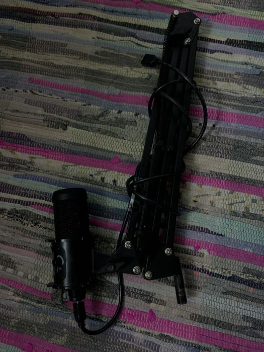 Продаю студийный микрофон