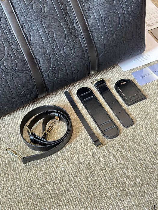 Пътна чанта на Диор