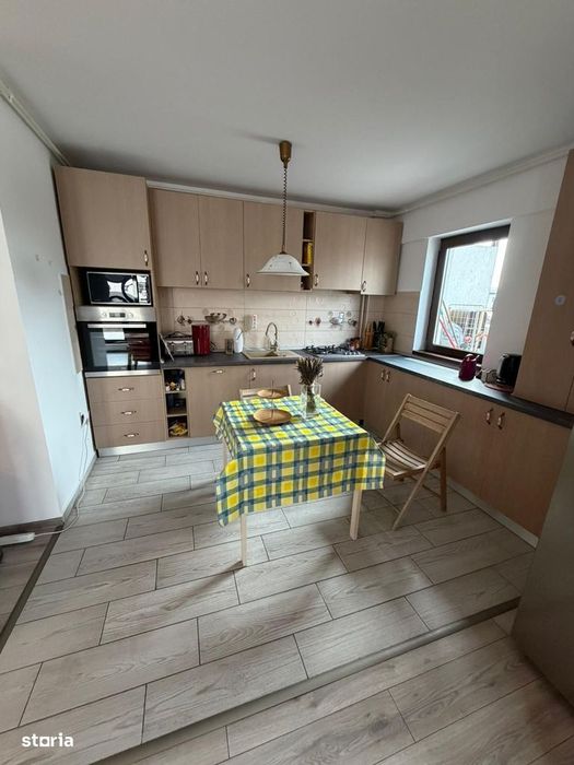 De închiriat – Apartament 3 camere