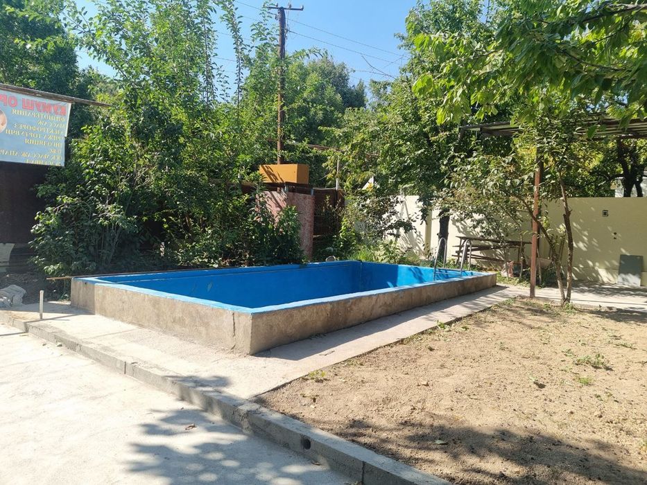 Дача сотилади октошда йул юзида