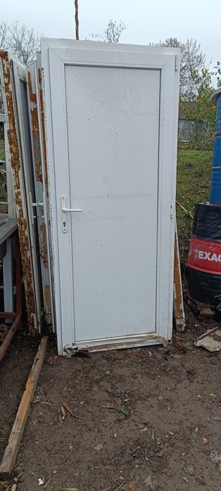 Vând uși din termopan dimensiuni 67 cu 200 pline