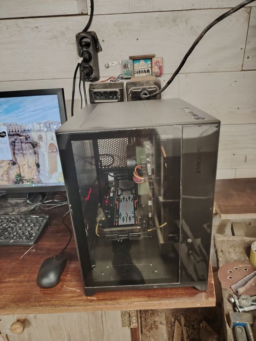 Продавам Am4 компютър