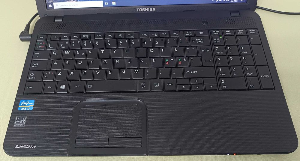 Laptop Toshiba I3 2328m Ram 8G HDD/SSD, 15.6 inch 40 cm