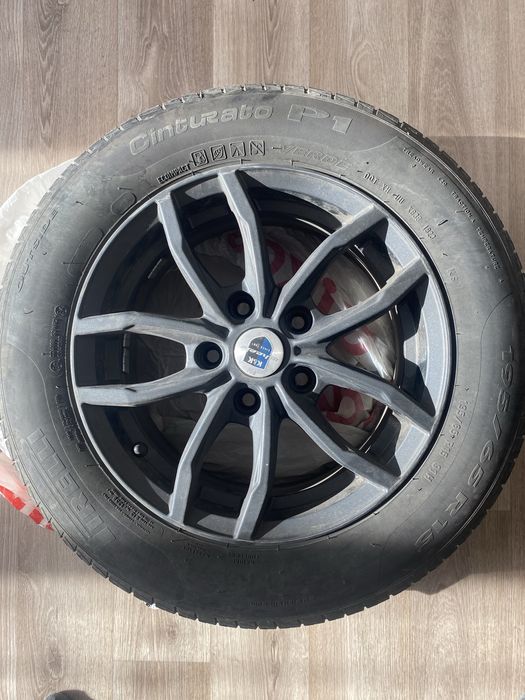 Диски с шинами.