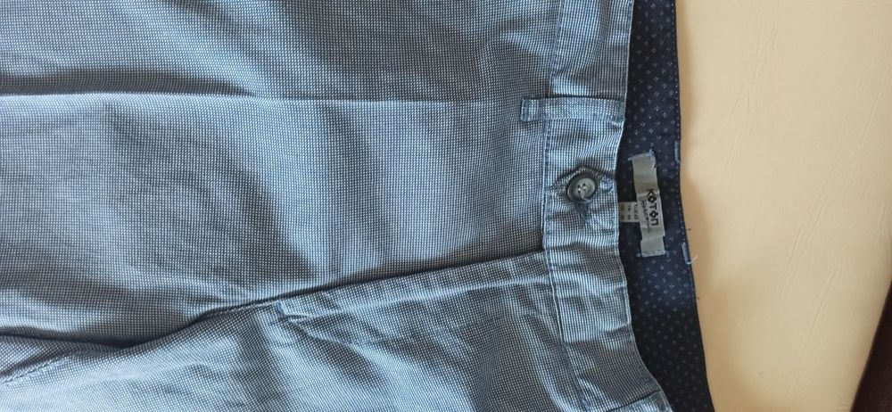 Pantaloni bărbătești