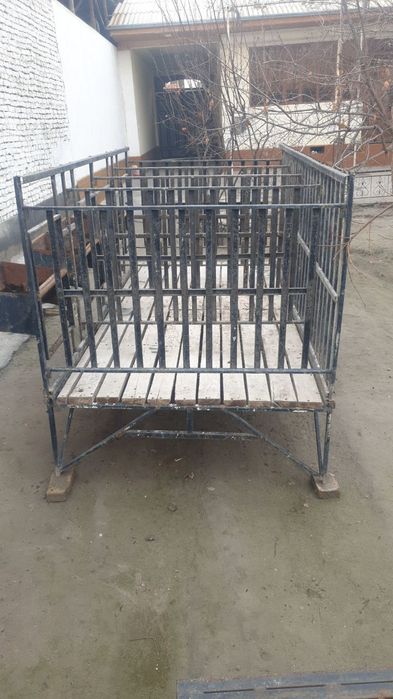 Yaxshi holatda kantiner materialdan tayyorlangan  toʻrt honali baquvva