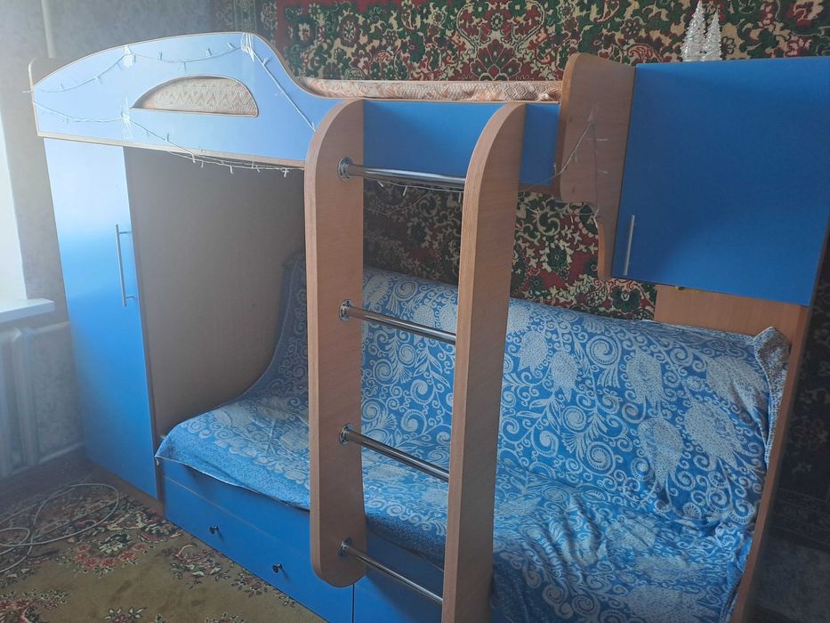 Двухярусная кровать