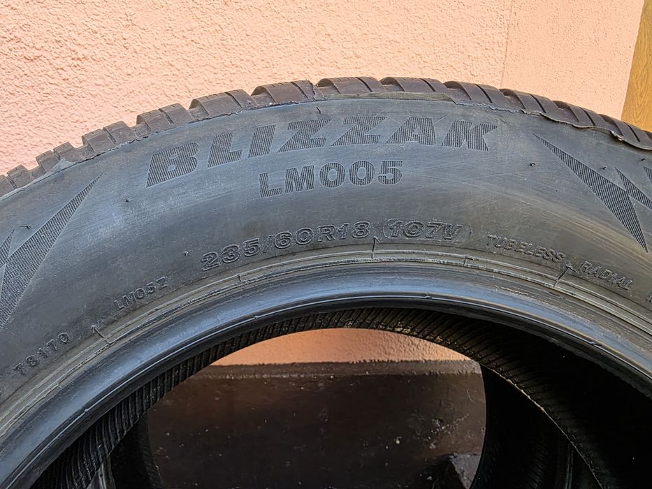 Vând anvelope de iarnă Bridgestone  235/60/18