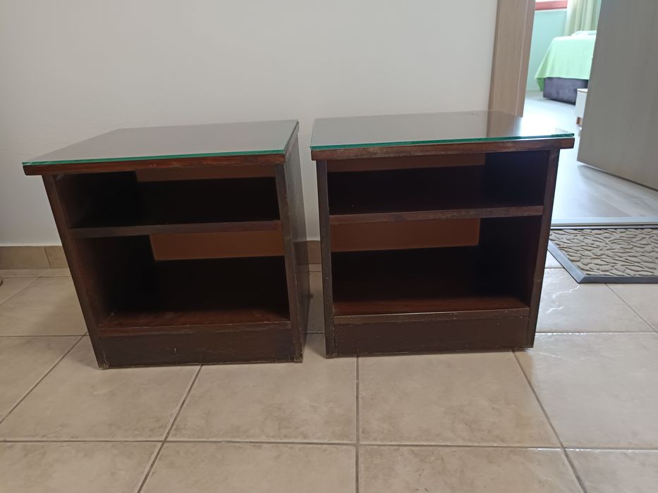 продават се нощни шкафчета, холни маси.