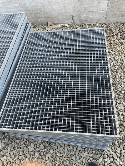 Trepte  zincate galvanizate