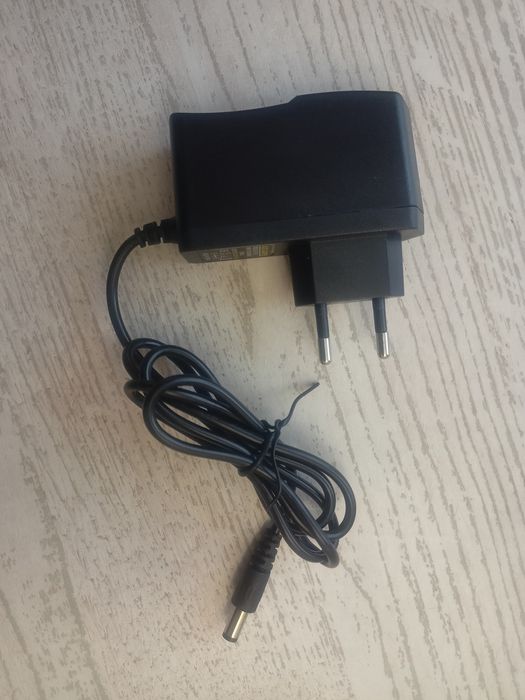 Захранване адаптер 12V 1A