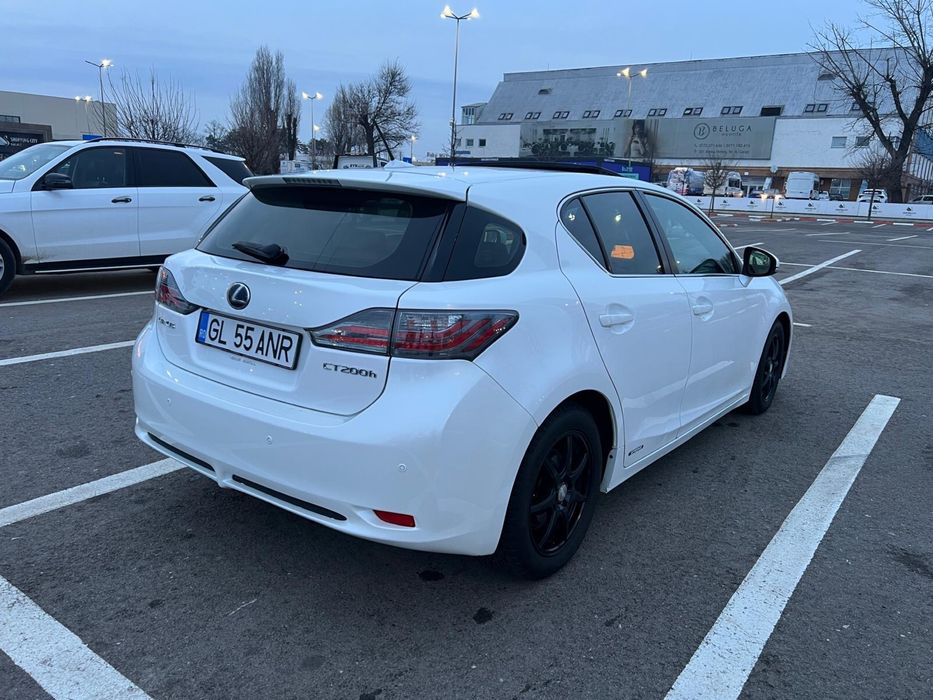 Lexus CT200h km Reali