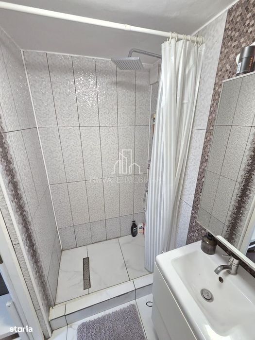 Casa renovata, 3 camere, 2 bai, Zona Centrală