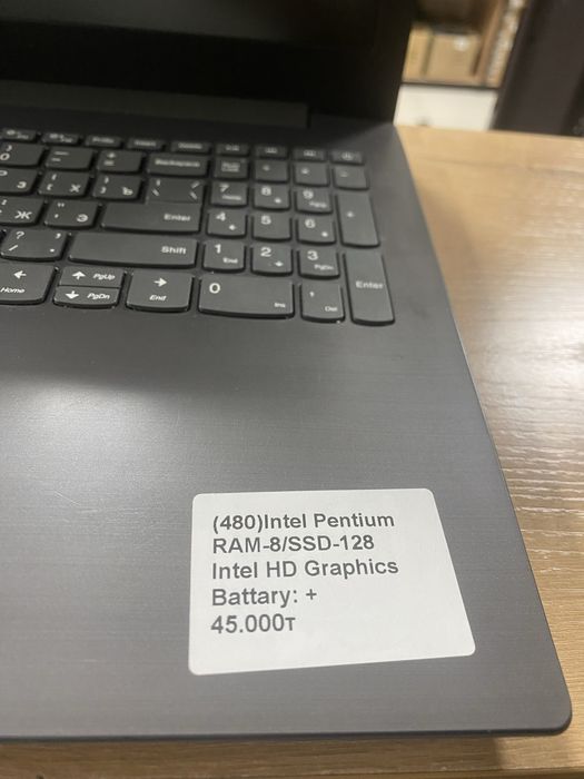 Ноутбук Lenovo pentium/RAM8/SSD128/HD Graphics